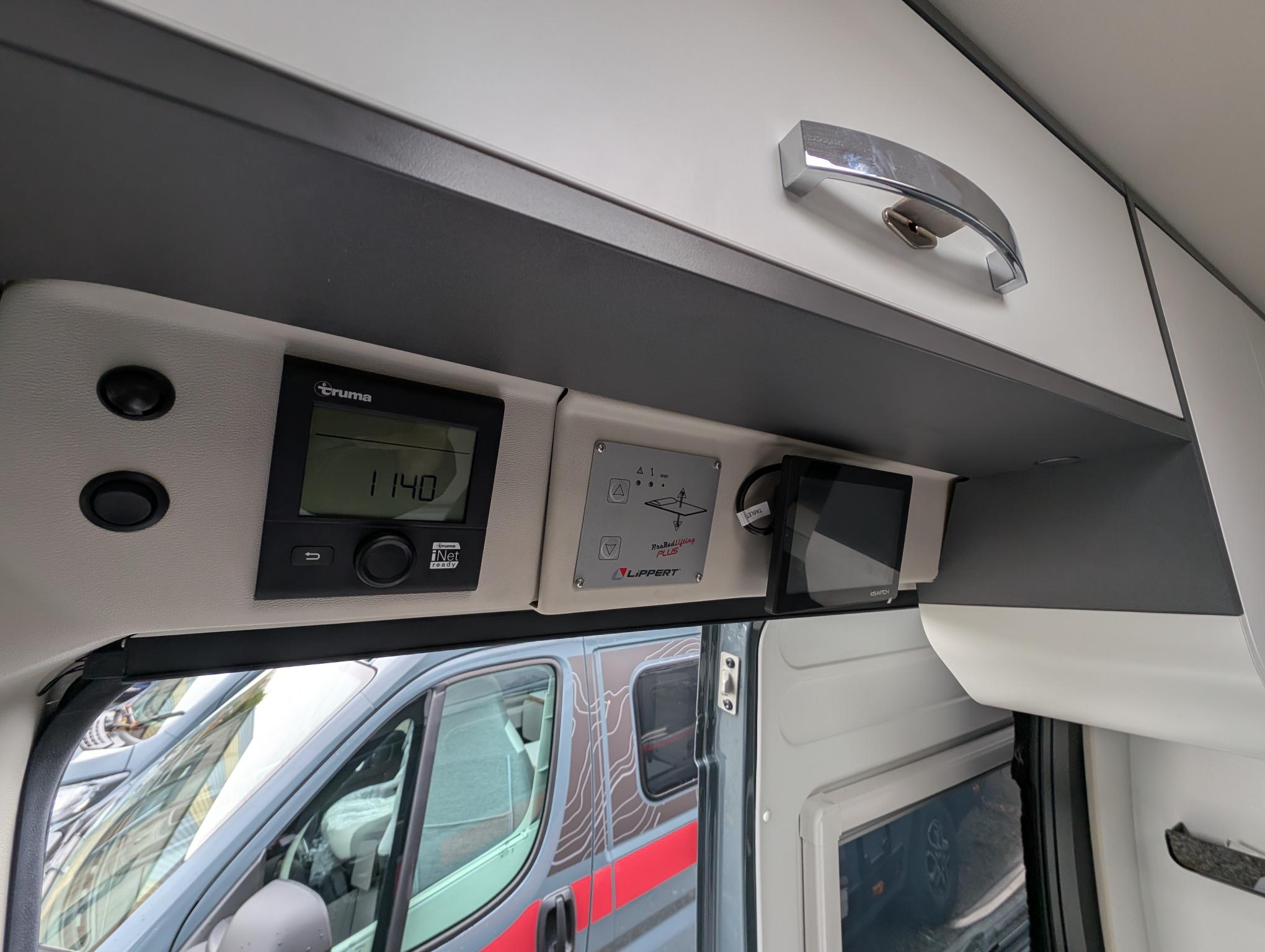 PILOTE V633M PREMIUM AUTOMATIC For Sale Thumb