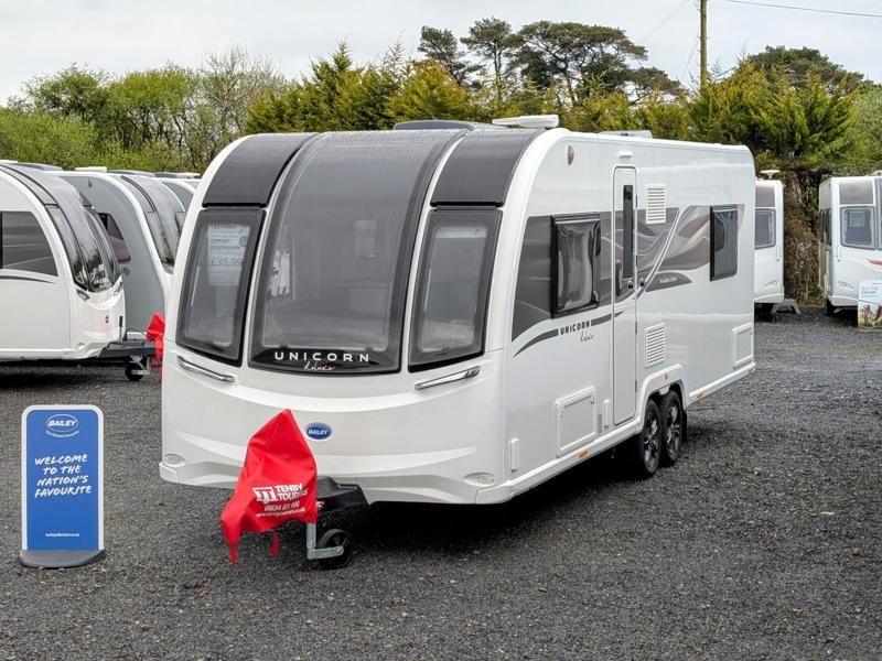 BAILEY UNICORN DELUXE PAMPLONA For Sale